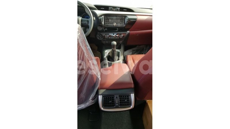 Big with watermark toyota hilux east mah%c3%a9 import dubai 5325
