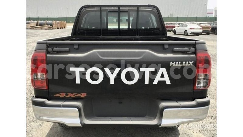 Big with watermark toyota hilux east mah%c3%a9 import dubai 5326