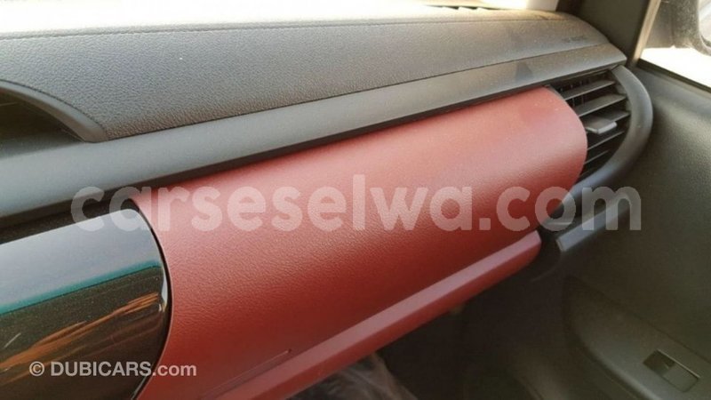 Big with watermark toyota hilux east mah%c3%a9 import dubai 5326