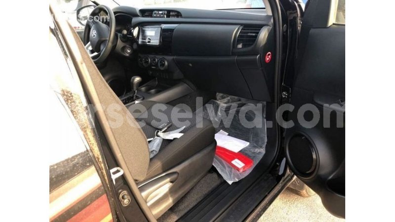 Big with watermark toyota hilux east mah%c3%a9 import dubai 5326