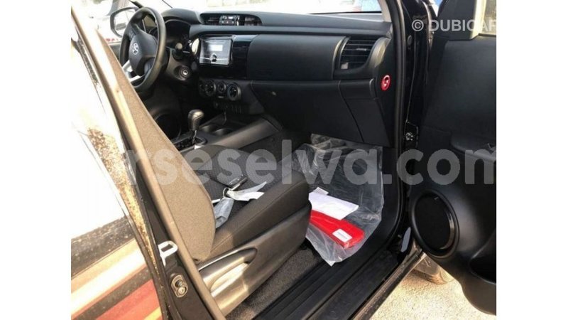 Big with watermark toyota hilux east mah%c3%a9 import dubai 5326
