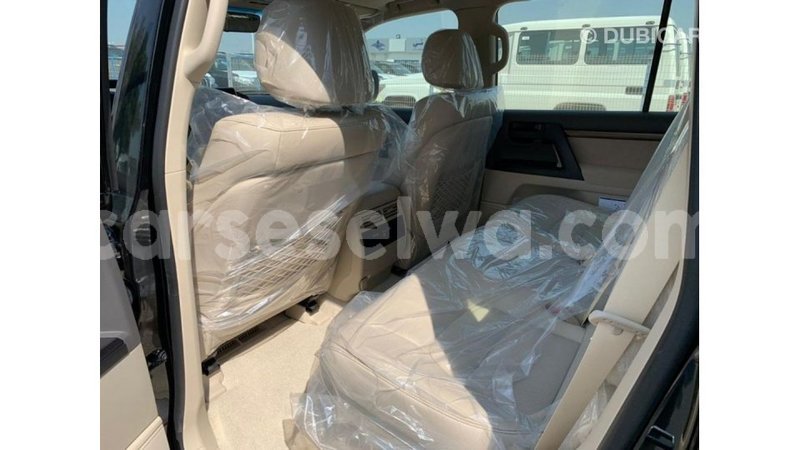 Big with watermark toyota land cruiser east mah%c3%a9 import dubai 5328