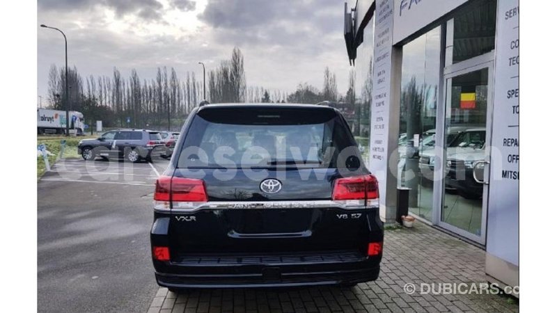 Big with watermark toyota land cruiser east mah%c3%a9 import dubai 5329