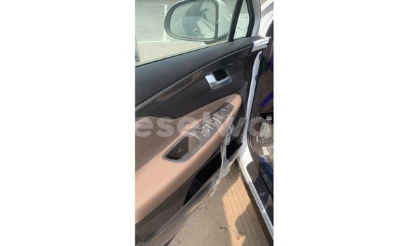Buy Import Hyundai Santa Fe White Car in Import - Dubai in East Mahé Buy Import Hyundai Santa Fe White Car in Import - Dubai in East Mahé