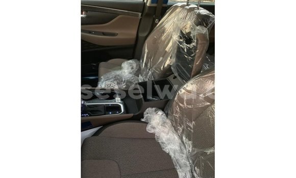 Buy Import Hyundai Santa Fe White Car in Import - Dubai in East Mahé Buy Import Hyundai Santa Fe White Car in Import - Dubai in East Mahé