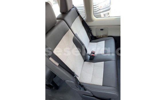 Buy Import Toyota Hiace White Car in Import - Dubai in East Mahé Buy Import Toyota Hiace White Car in Import - Dubai in East Mahé