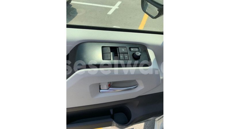 Big with watermark toyota hiace east mah%c3%a9 import dubai 5337