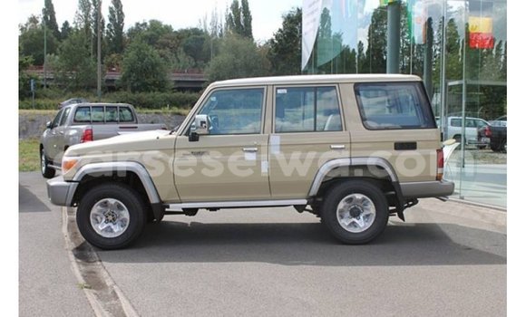Buy Import Toyota Land Cruiser Beige Car in Import - Dubai in East Mahé Buy Import Toyota Land Cruiser Beige Car in Import - Dubai in East Mahé