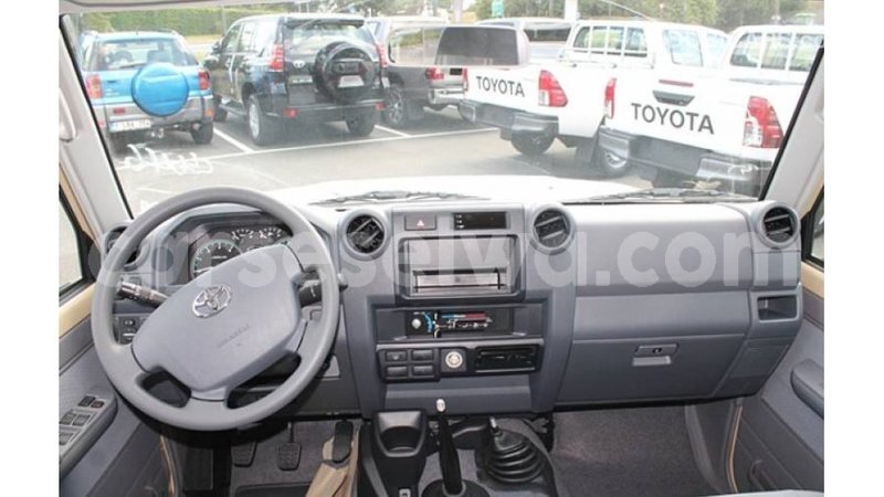 Big with watermark toyota land cruiser east mah%c3%a9 import dubai 5338