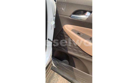 Buy Import Hyundai Santa Fe White Car in Import - Dubai in East Mahé Buy Import Hyundai Santa Fe White Car in Import - Dubai in East Mahé