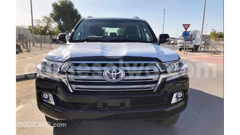 Big with watermark toyota land cruiser east mah%c3%a9 import dubai 5341
