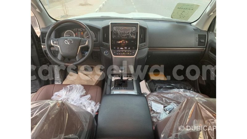 Big with watermark toyota land cruiser east mah%c3%a9 import dubai 5341