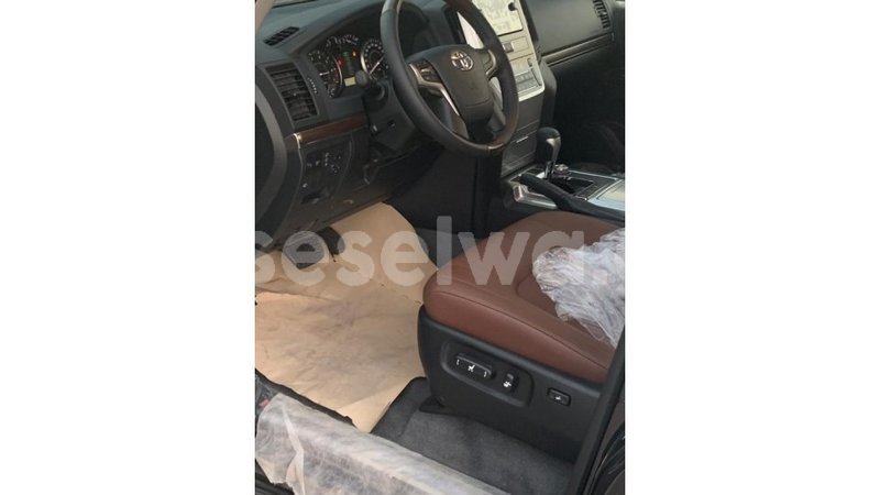 Big with watermark toyota land cruiser east mah%c3%a9 import dubai 5341