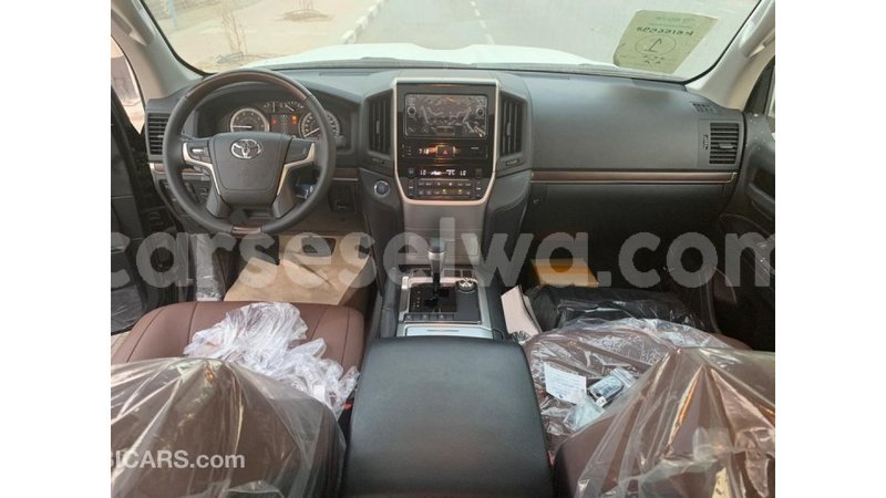 Big with watermark toyota land cruiser east mah%c3%a9 import dubai 5341