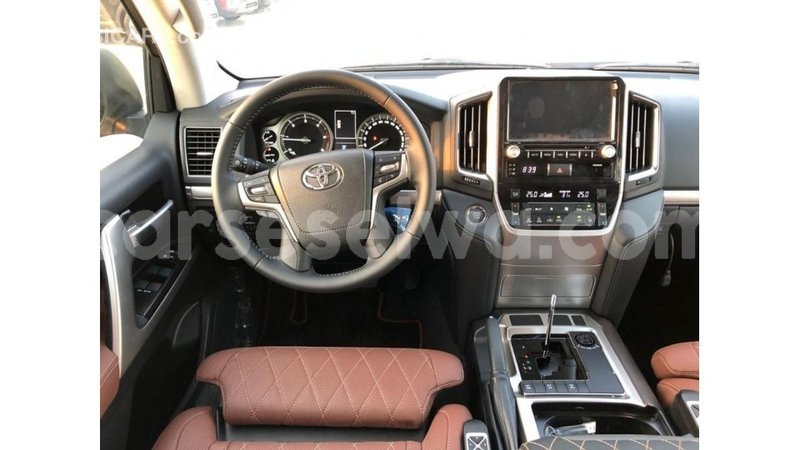 Big with watermark toyota land cruiser east mah%c3%a9 import dubai 5342