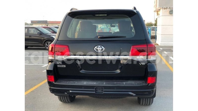 Big with watermark toyota land cruiser east mah%c3%a9 import dubai 5342