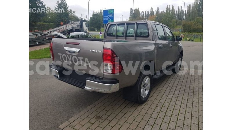 Big with watermark toyota hilux east mah%c3%a9 import dubai 5344