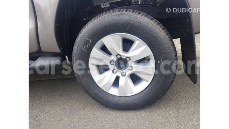 Big with watermark toyota hilux east mah%c3%a9 import dubai 5344