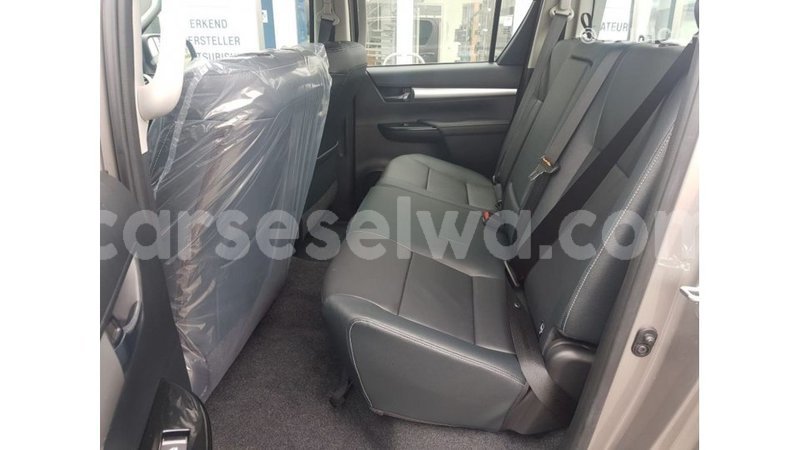 Big with watermark toyota hilux east mah%c3%a9 import dubai 5344