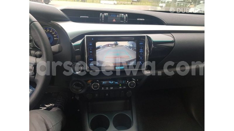 Big with watermark toyota hilux east mah%c3%a9 import dubai 5344