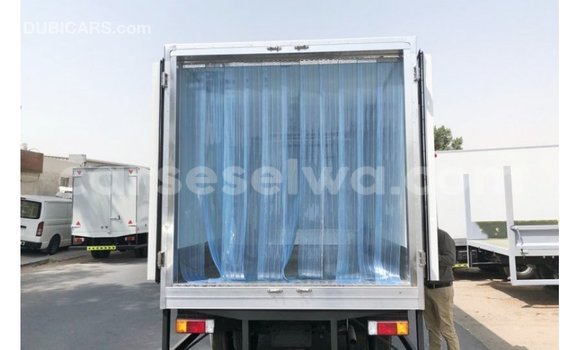 Acheter Import Utilitaire Hino 300 Series Blanc à Import - Dubai, East Mahé Acheter Import Utilitaire Hino 300 Series Blanc à Import - Dubai, East Mahé
