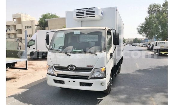 Acheter Import Utilitaire Hino 300 Series Blanc à Import - Dubai, East Mahé Acheter Import Utilitaire Hino 300 Series Blanc à Import - Dubai, East Mahé