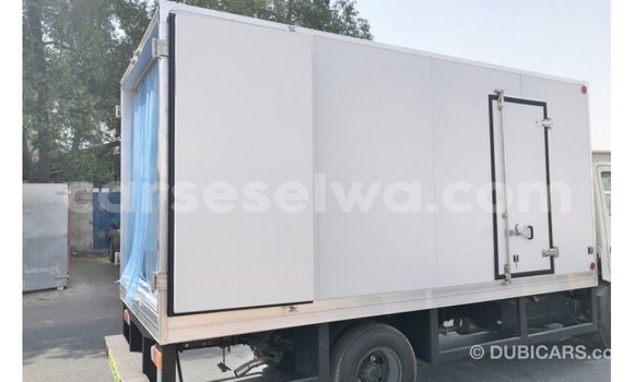 Acheter Import Utilitaire Hino 300 Series Blanc à Import - Dubai, East Mahé Acheter Import Utilitaire Hino 300 Series Blanc à Import - Dubai, East Mahé