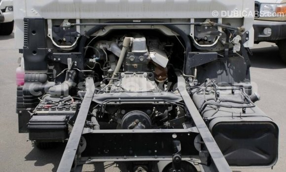 Buy Import Mitsubishi Carisma White Car in Import - Dubai in East Mahé Buy Import Mitsubishi Carisma White Car in Import - Dubai in East Mahé