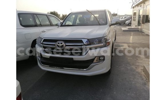 Buy Import Toyota Land Cruiser White Car in Import - Dubai in East Mahé Buy Import Toyota Land Cruiser White Car in Import - Dubai in East Mahé