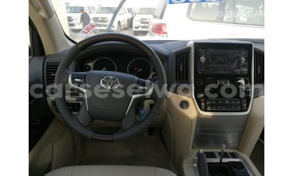 Buy Import Toyota Land Cruiser White Car in Import - Dubai in East Mahé Buy Import Toyota Land Cruiser White Car in Import - Dubai in East Mahé