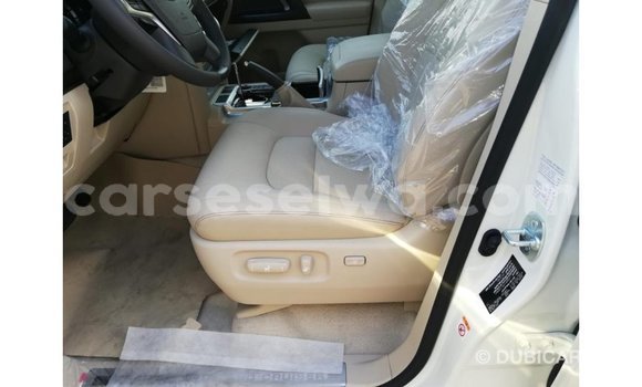 Buy Import Toyota Land Cruiser White Car in Import - Dubai in East Mahé Buy Import Toyota Land Cruiser White Car in Import - Dubai in East Mahé
