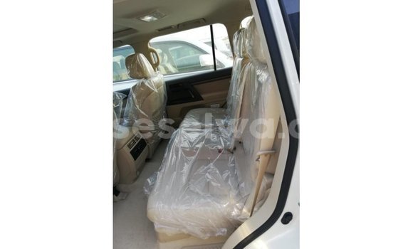 Buy Import Toyota Land Cruiser White Car in Import - Dubai in East Mahé Buy Import Toyota Land Cruiser White Car in Import - Dubai in East Mahé