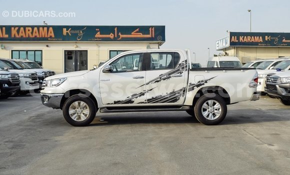 Acheter Import Voiture Toyota Hilux Blanc à Import - Dubai, East Mahé Acheter Import Voiture Toyota Hilux Blanc à Import - Dubai, East Mahé