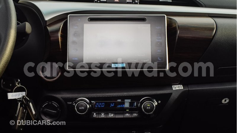 Big with watermark toyota hilux east mah%c3%a9 import dubai 5354