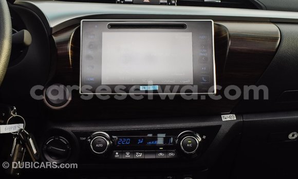 Acheter Import Voiture Toyota Hilux Blanc à Import - Dubai, East Mahé Acheter Import Voiture Toyota Hilux Blanc à Import - Dubai, East Mahé