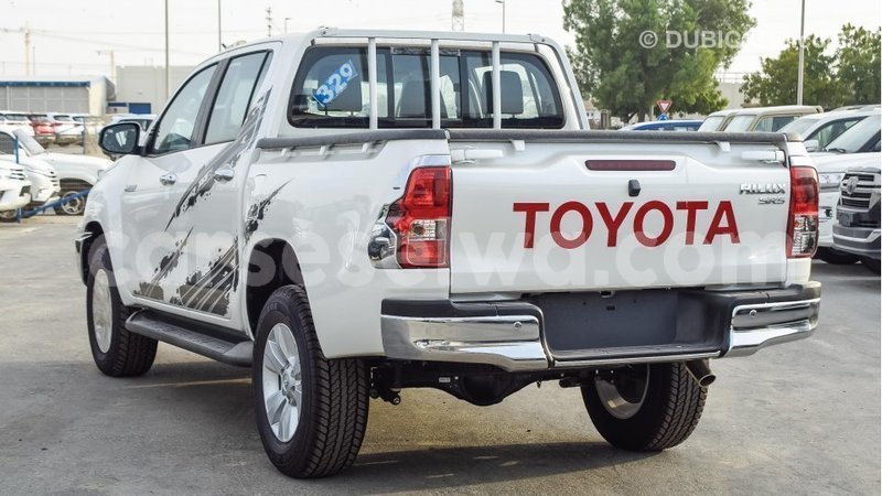 Big with watermark toyota hilux east mah%c3%a9 import dubai 5354