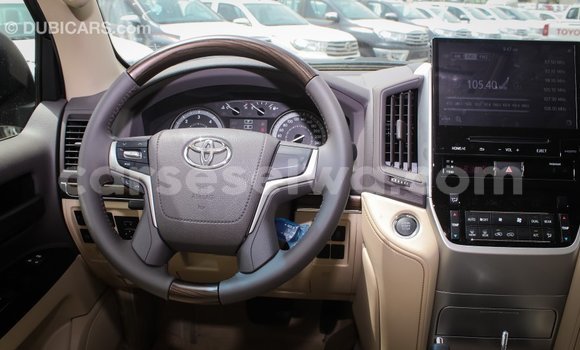 Acheter Import Voiture Toyota Land Cruiser Noir à Import - Dubai, East Mahé Acheter Import Voiture Toyota Land Cruiser Noir à Import - Dubai, East Mahé