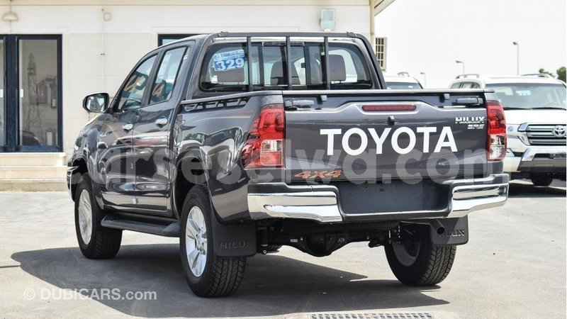 Big with watermark toyota hilux east mah%c3%a9 import dubai 5357