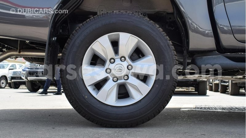 Big with watermark toyota hilux east mah%c3%a9 import dubai 5357