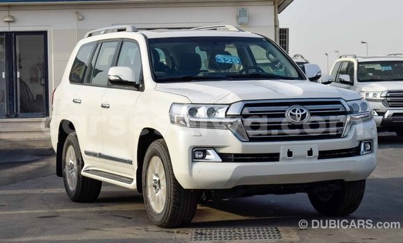 Acheter Import Voiture Toyota Land Cruiser Blanc à Import - Dubai, East Mahé Acheter Import Voiture Toyota Land Cruiser Blanc à Import - Dubai, East Mahé