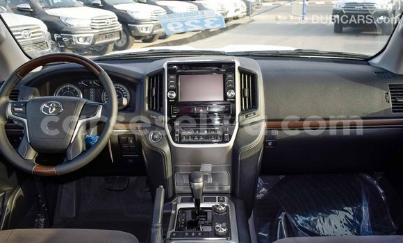 Acheter Import Voiture Toyota Land Cruiser Blanc à Import - Dubai, East Mahé Acheter Import Voiture Toyota Land Cruiser Blanc à Import - Dubai, East Mahé