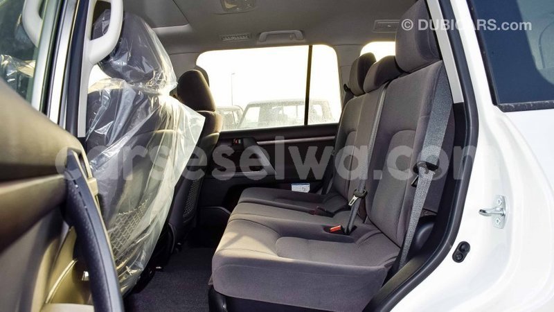 Big with watermark toyota land cruiser east mah%c3%a9 import dubai 5358