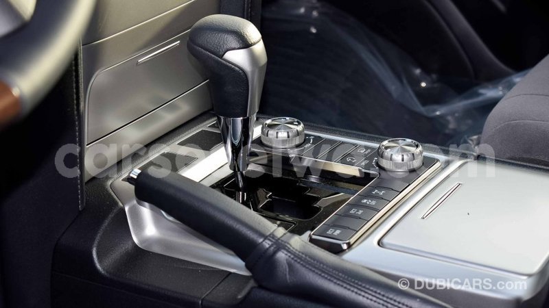 Big with watermark toyota land cruiser east mah%c3%a9 import dubai 5358