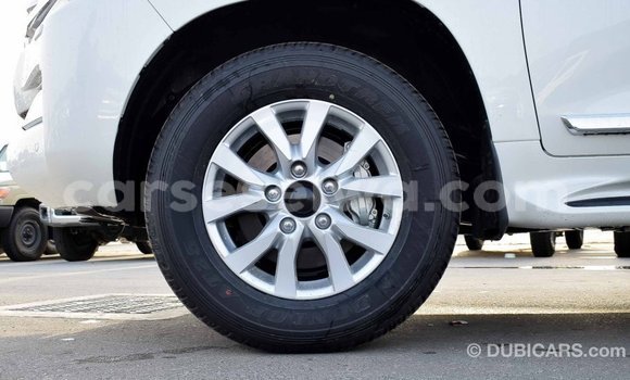 Acheter Import Voiture Toyota Land Cruiser Blanc à Import - Dubai, East Mahé Acheter Import Voiture Toyota Land Cruiser Blanc à Import - Dubai, East Mahé