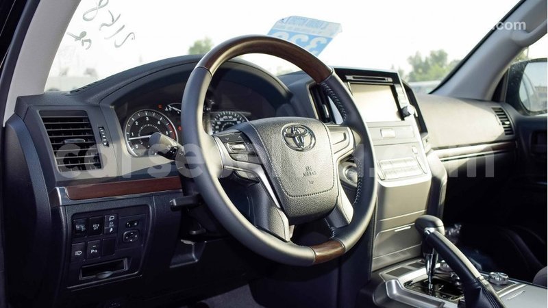 Big with watermark toyota land cruiser east mah%c3%a9 import dubai 5359