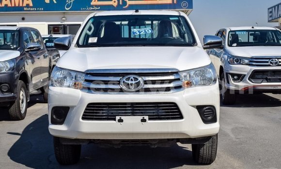 Acheter Import Voiture Toyota Hilux Blanc à Import - Dubai, East Mahé Acheter Import Voiture Toyota Hilux Blanc à Import - Dubai, East Mahé