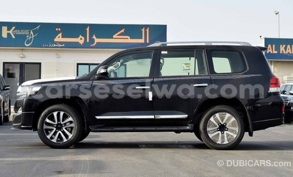 Acheter Import Voiture Toyota Land Cruiser Noir à Import - Dubai, East Mahé Acheter Import Voiture Toyota Land Cruiser Noir à Import - Dubai, East Mahé