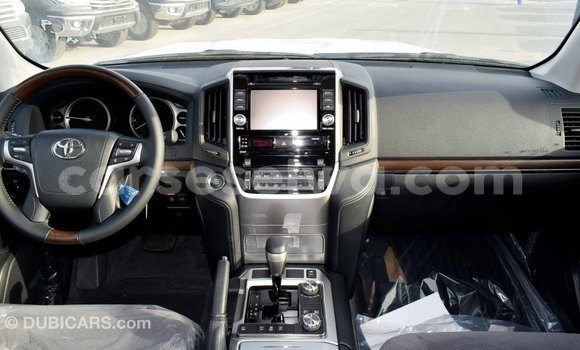 Acheter Import Voiture Toyota Land Cruiser Noir à Import - Dubai, East Mahé Acheter Import Voiture Toyota Land Cruiser Noir à Import - Dubai, East Mahé