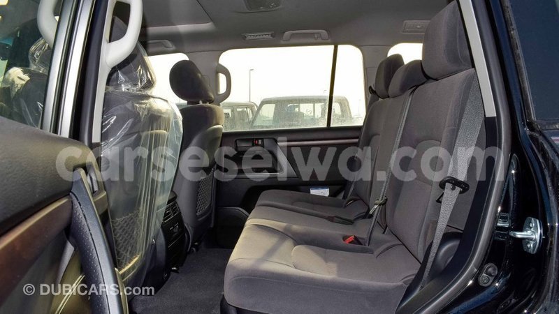 Big with watermark toyota land cruiser east mah%c3%a9 import dubai 5363