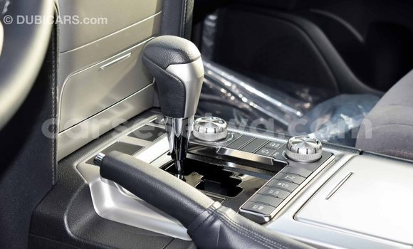 Acheter Import Voiture Toyota Land Cruiser Noir à Import - Dubai, East Mahé Acheter Import Voiture Toyota Land Cruiser Noir à Import - Dubai, East Mahé